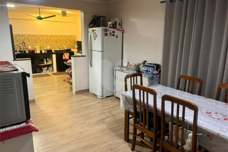 Sobrado à venda com 4 quartos, sendo 1 suíte, em Vila Antonieta, São Paulo, SP