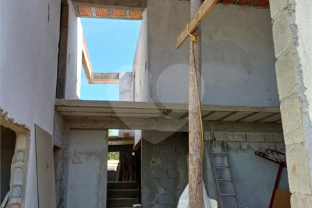 Casa à venda com 2 suítes no condomínio Ricieri, Mogi das Cruzes - SP