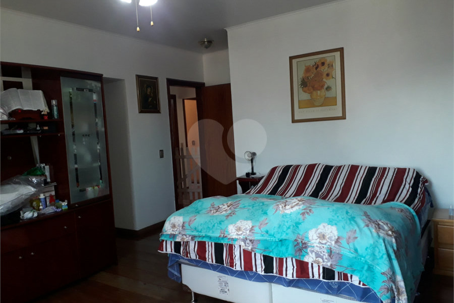 Sobrado à venda com 4 quartos, sendo 1 suíte, em Vila Constança, São Paulo, SP