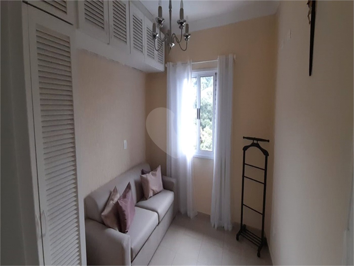 Casa à venda com 5 quartos, sendo 3 suítes,  no condomínio Alpes da Cantareira, Mairiporã - SP