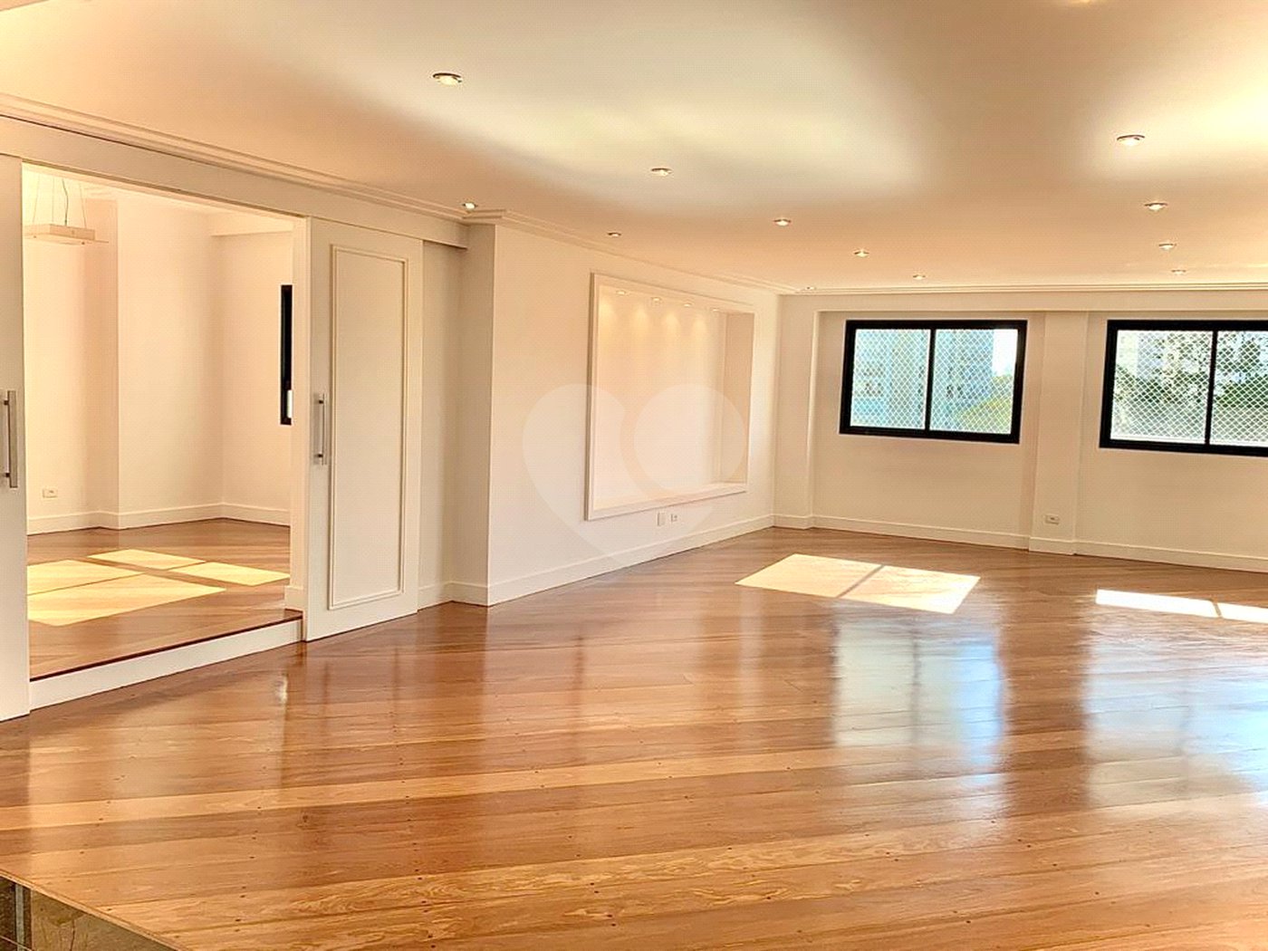 Apartamento à venda com 4 suítes em Jardim Marajoara, São Paulo, SP