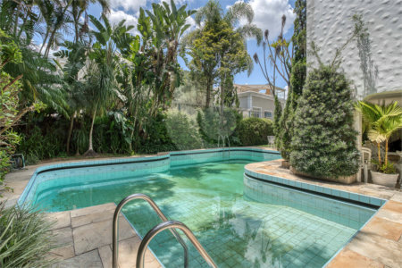 Casa Térrea à venda com 4 suítes em Jardim Cordeiro, São Paulo, SP