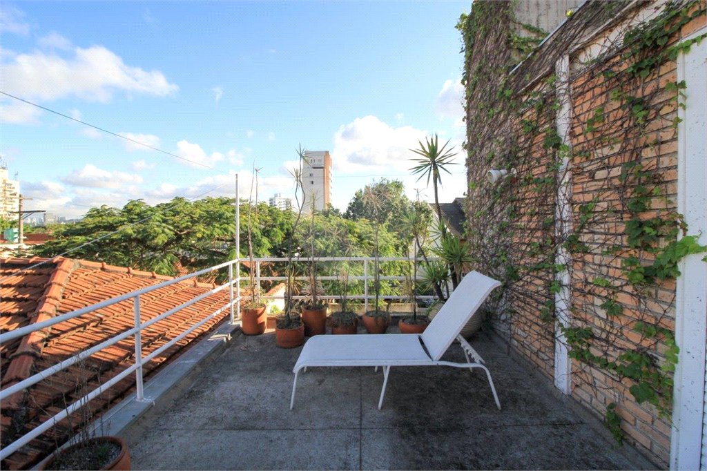 Casa à venda ou para alugar com 5 quartos, sendo 3 suítes, em Vila Madalena, São Paulo, SP