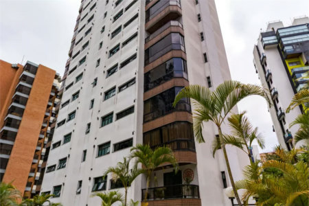 Apartamento à venda com 3 quartos, sendo 1 suíte,  em Vila Andrade, São Paulo, SP