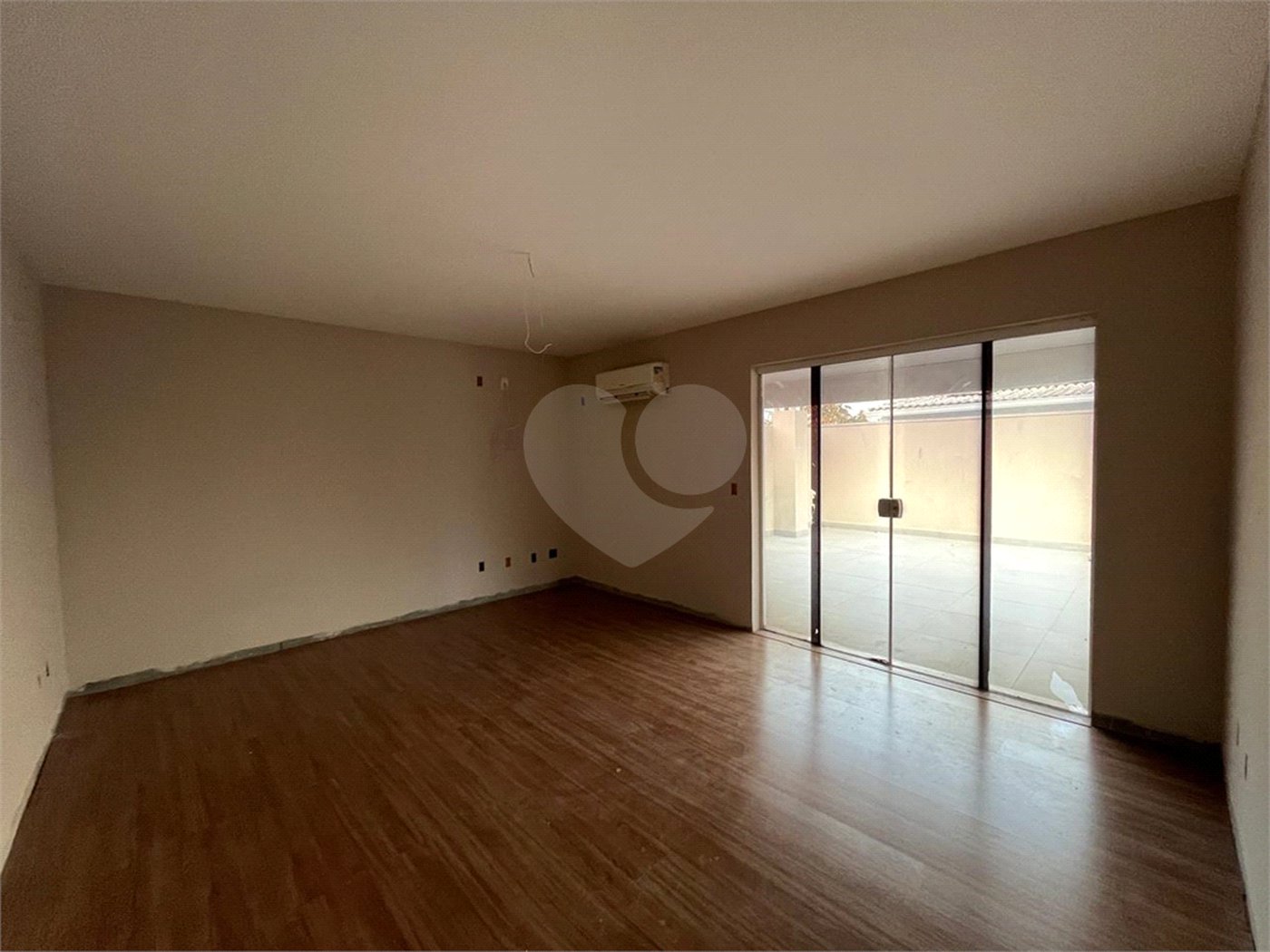 Casa à venda com 4 quartos, sendo 2 suítes, no condomínio Pedra Mar, Rio de Janeiro - RJ