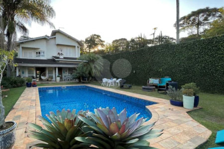Casa à venda com 4 suítes em Vila Santo Antônio, Cotia, SP