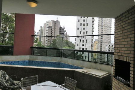 APARTAMENTO UM POR ANDAR!