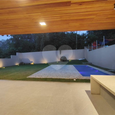 Casa à venda ou para alugar com 4 suítes no condomínio Panorama, Atibaia - SP