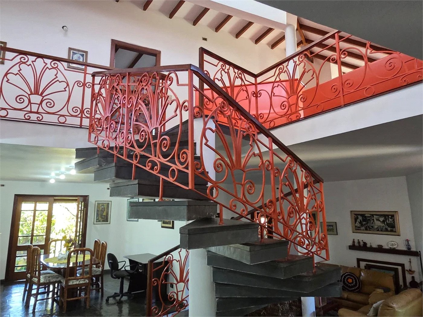 Casa à venda com 4 quartos, sendo 2 suítes, em Cidade São Francisco, São Paulo, SP
