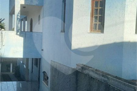 Sobrado à venda com 8 quartos, sendo 2 suítes,  em Vila Suissa, Mogi das Cruzes, SP