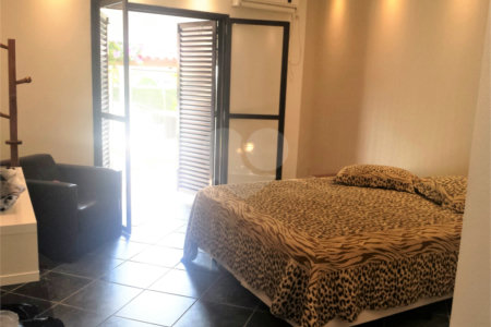 Casa à venda com 8 quartos, sendo 6 suítes,  no condomínio Acapulco, Guarujá - SP