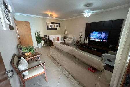 Casa à venda com 3 quartos, sendo 1 suíte,  em Jardim Casablanca, São Paulo, SP