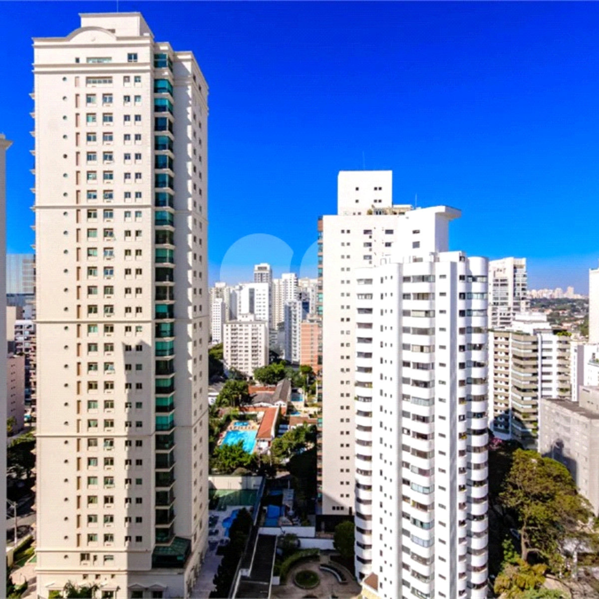 Apartamento à venda com 4 quartos, sendo 1 suíte, em Campo Belo, São Paulo, SP