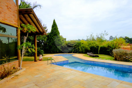 Casa à venda com 4 suítes no condomínio Estância Marambaia, Vinhedo - SP