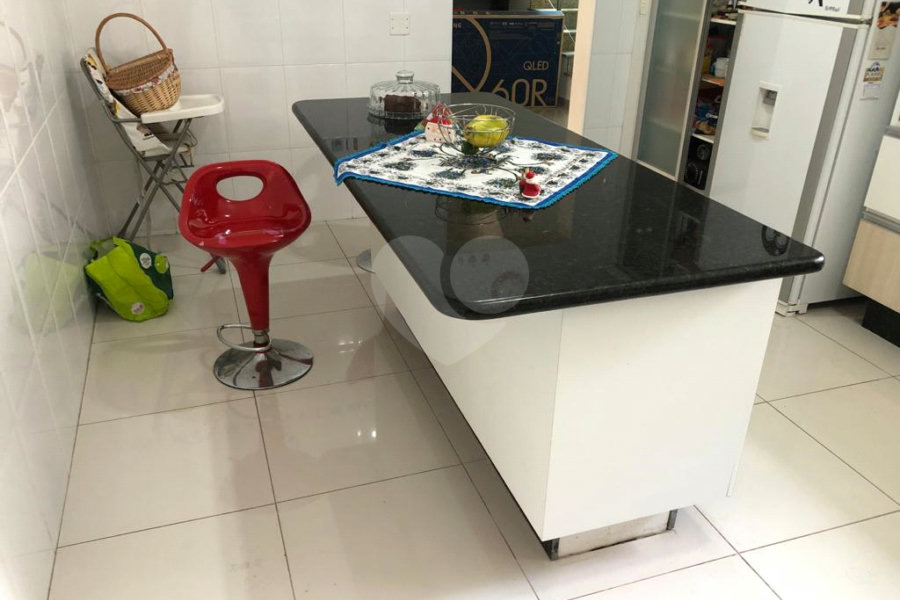 Casa à venda com 3 quartos, sendo 1 suíte, no condomínio Parque Suiça, Caieiras - SP
