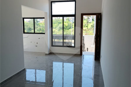 Casa à venda com 3 quartos, sendo 1 suíte, no condomínio Residencial Jardins da Catalunha, Atibaia - SP
