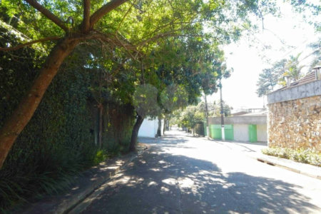 Casa Térrea à venda com 3 quartos, sendo 1 suíte,  em Chácara Monte Alegre, São Paulo, SP
