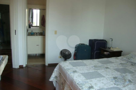 Apartamento à venda com 3 quartos, sendo 1 suíte,  em Pinheiros, São Paulo, SP