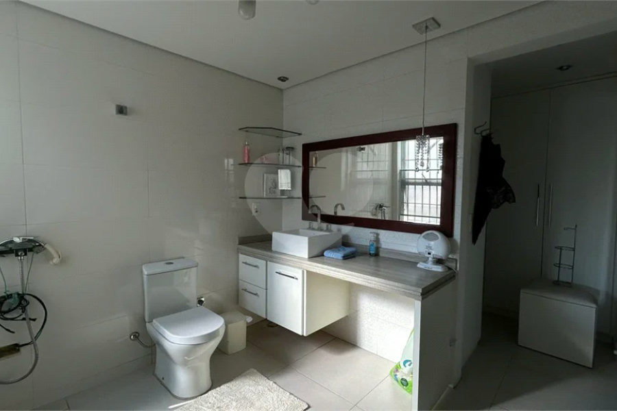 Casa à venda com 3 quartos, sendo 1 suíte, no condomínio Marcia Miyashiro, São Paulo - SP
