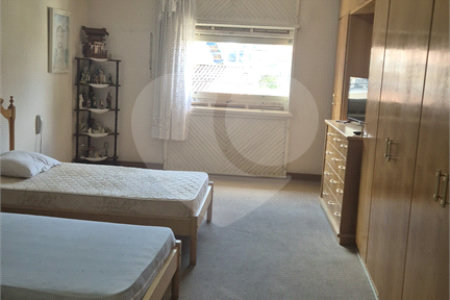 Casa à venda com 4 quartos, sendo 3 suítes,  no condomínio Chácara das Rosas, São Paulo - SP