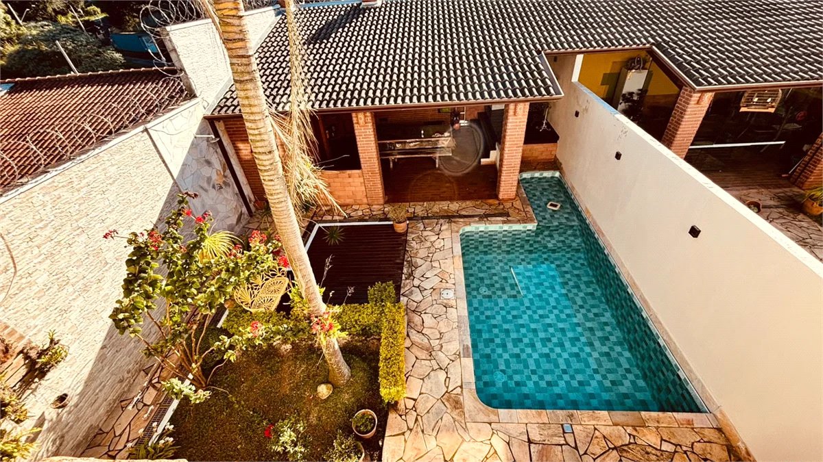 Sobrado à venda com 3 quartos, sendo 1 suíte, em Chácara Recanto Verde, Cotia, SP
