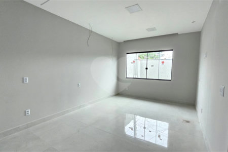 Casa à venda com 3 quartos, sendo 1 suíte, no condomínio Grand Park, Rio de Janeiro - RJ