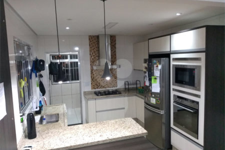 Sobrado à venda com 3 quartos, sendo 1 suíte, em Vila Santa Margarida, Ferraz de Vasconcelos, SP