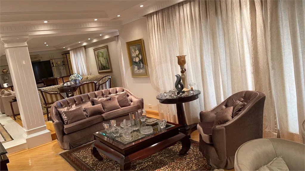Apartamento com terraço 385m² 03 dormitórios sendo 2 suítes 5 vagas..Estuda Permuta.