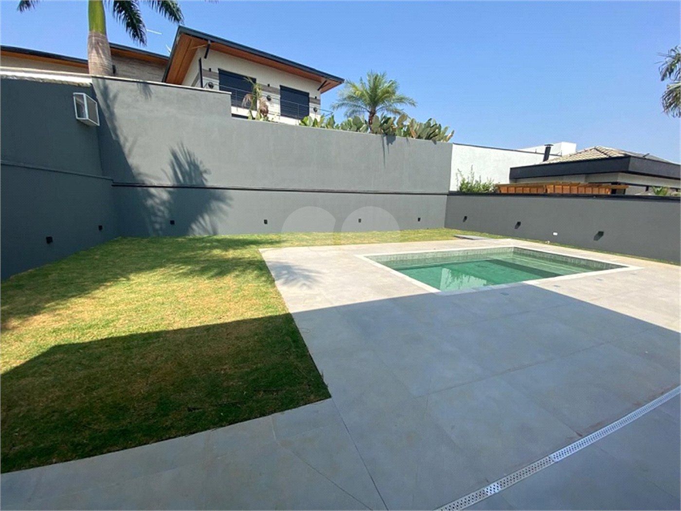 Casa à venda com 3 suítes no condomínio Shambala II, Atibaia - SP
