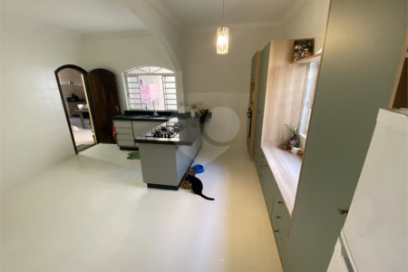 Sobrado à venda com 3 quartos, sendo 1 suíte, em Monte Castelo, São José dos Campos, SP