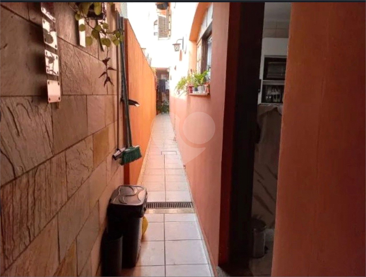Sobrado à venda com 4 quartos, sendo 1 suíte, em Santo Antônio, Osasco, SP