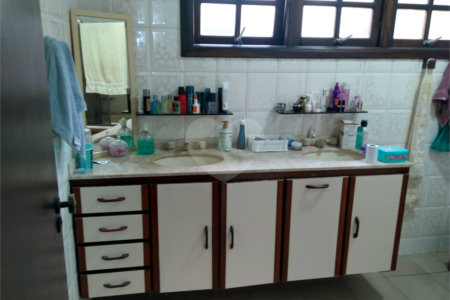 Casa à venda com 3 quartos, sendo 2 suítes,  em Vila Suissa, Mogi das Cruzes, SP