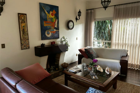 Casa à venda com 4 quartos, sendo 2 suítes, em Vila Aparecida, Itapetininga, SP