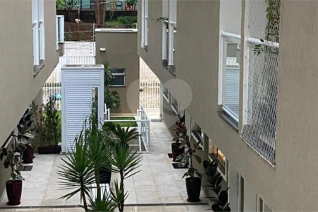 Casa à venda com 3 quartos, sendo 1 suíte, no condomínio Garden Village, São Paulo - SP