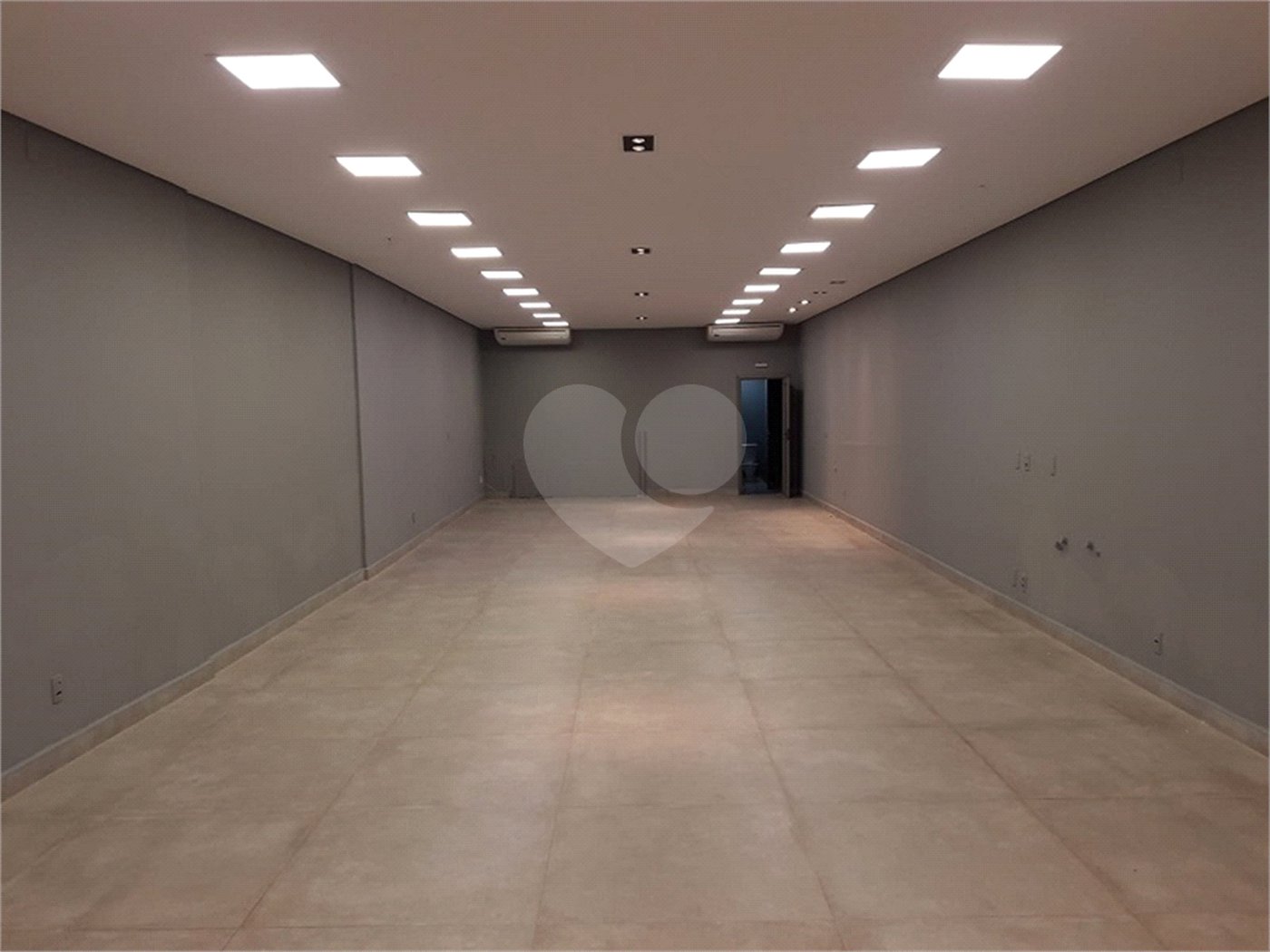 Salão comercial na região central da cidade