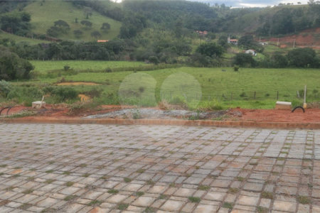 Terrenos de 300 metros em condomínio fechado e prontos para construir na região de Atibaia