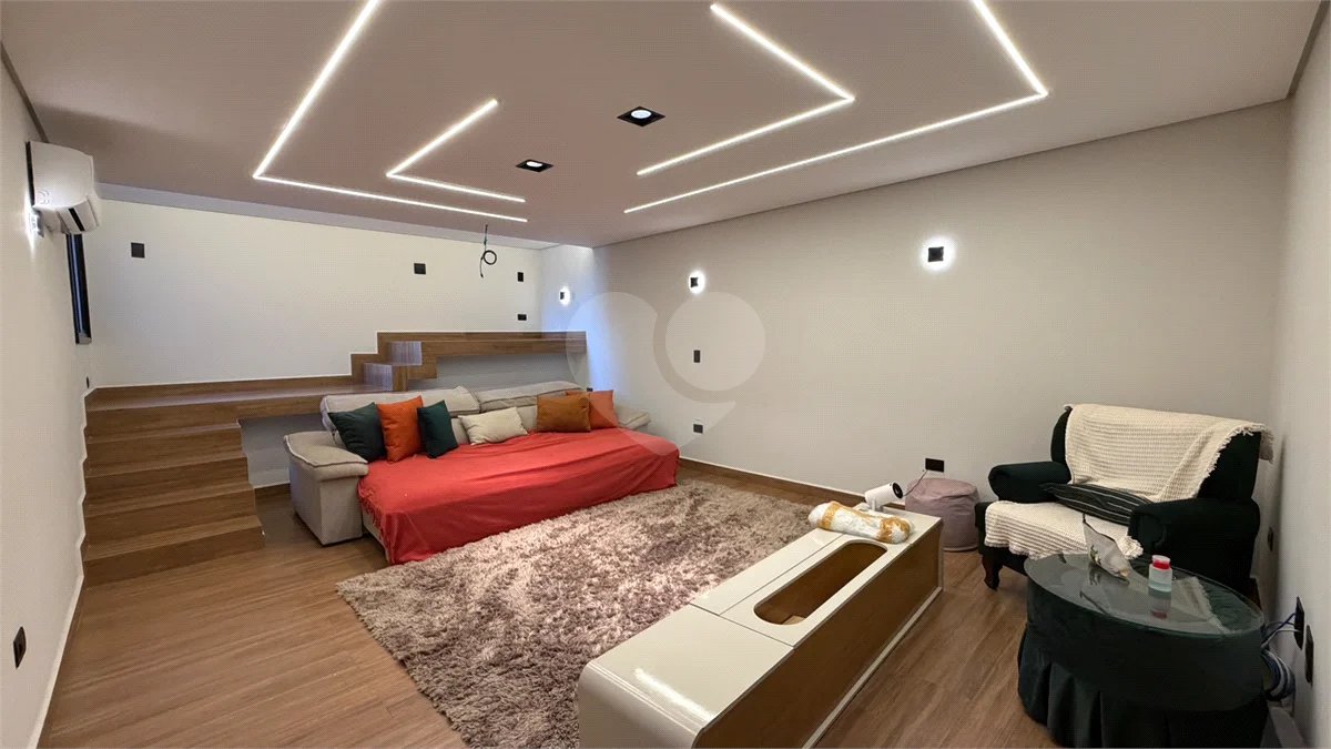 Casa de alto padrão com 3 suítes no Condomínio Damha 2,