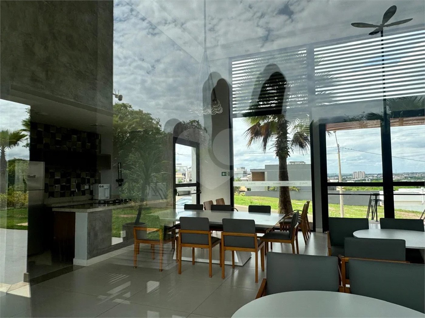 Casa térrea em estilo neoclássico com 3 suítes, no Condomínio Damha 2, na cidade de Piracicaba - SP.
