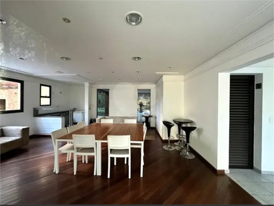 Belíssimo apartamento Ed. Four Seasons - Rua Almansa, 225 - Vila Andrade 2 suites com 3 vagas