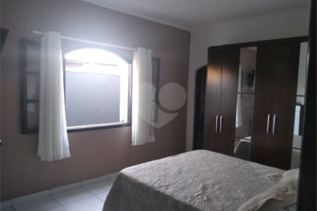 Casa Térrea à venda com 3 suítes em Jardim São Pedro, Mogi das Cruzes, SP