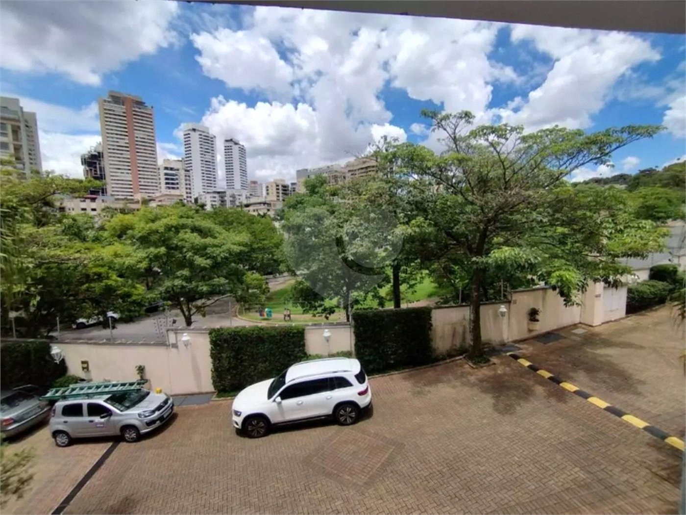 Casa à venda ou para alugar com 4 suítes no condomínio Solares Vila Europa, São Paulo - SP