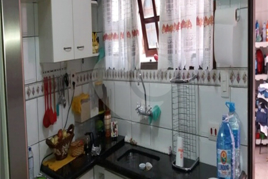Sobrado à venda com 4 quartos, sendo 3 suítes, em Vila Irmãos Arnoni, São Paulo, SP