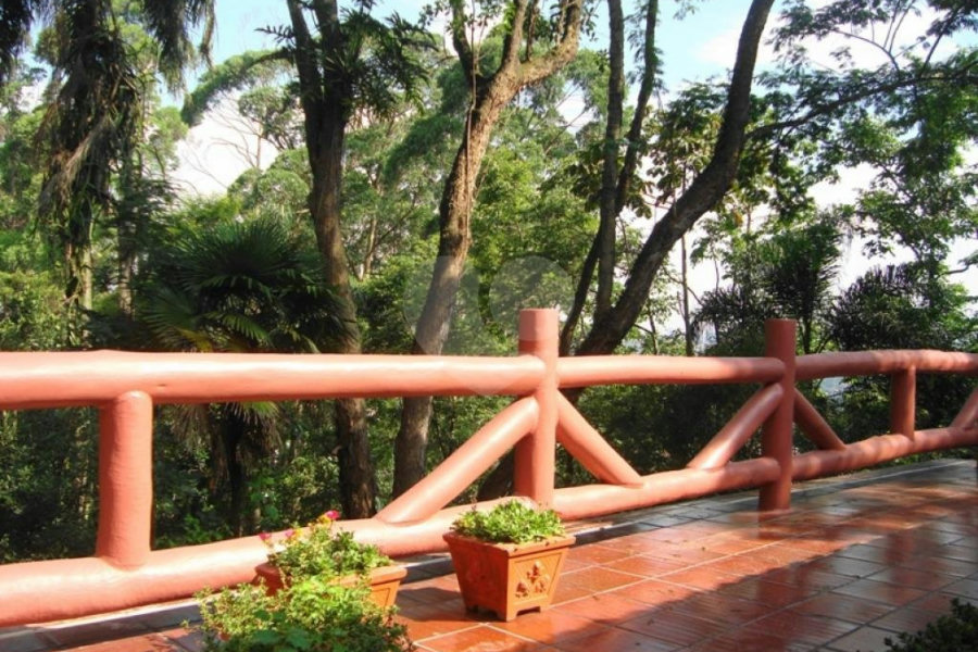 Casa à venda com 3 quartos, sendo 2 suítes, no condomínio Jardim Ibiratiba, São Paulo - SP