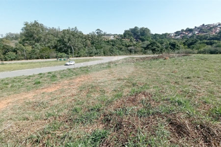 Terreno à venda com 1 suíte em Jardim Portugal, Valinhos, SP