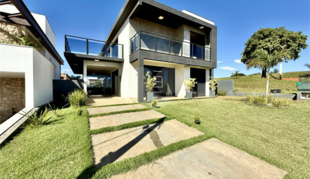 Casa à venda com 3 quartos, sendo 1 suíte, em Terras de Santa Cristina XIII Setor Marina, Paranapanema, SP