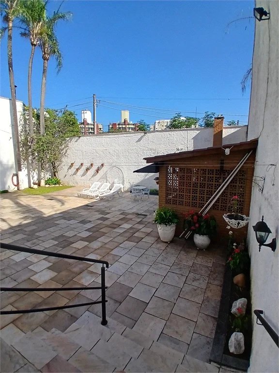 Sobrado à venda com 4 quartos, sendo 2 suítes,  em Jardim Leonor, São Paulo, SP