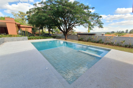 Casa à venda ou para alugar com 4 quartos, sendo 3 suítes, no condomínio Chácara Residencial Santa Maria, Votorantim - SP