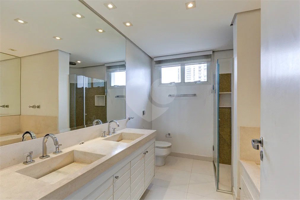 Apartamento no Alto da Boa Vista Condomíno com vasta área verde, lazer e segurança..