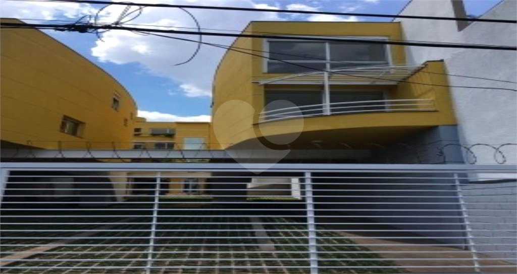 Casa à venda com 3 quartos, sendo 1 suíte,  no condomínio Residencial Vegas, São Paulo - SP