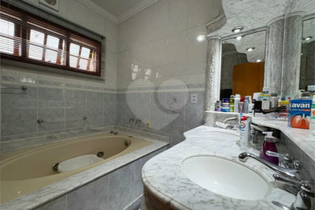 Casa a Venda no Condomínio Vista Alegre - Sede em Vinhedo/SP